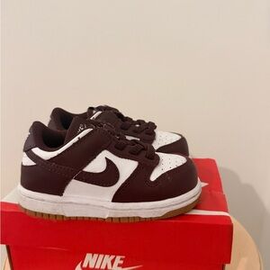 Nike Kids Low-Top Sneakers in Brown and White